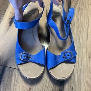 Dansko Women's Cornflower Blue Wedge Sandals Sz 38/ 7.5 US EUC Comfort Retro